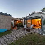 Villa Premium Retreat With Garden By Hostwise *
