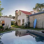 Villa Premium Retreat With Garden By Hostwise