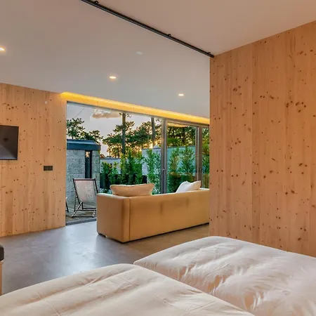 Premium Retreat With Garden By Hostwise Darque