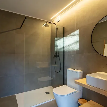 Premium Retreat With Garden By Hostwise Darque