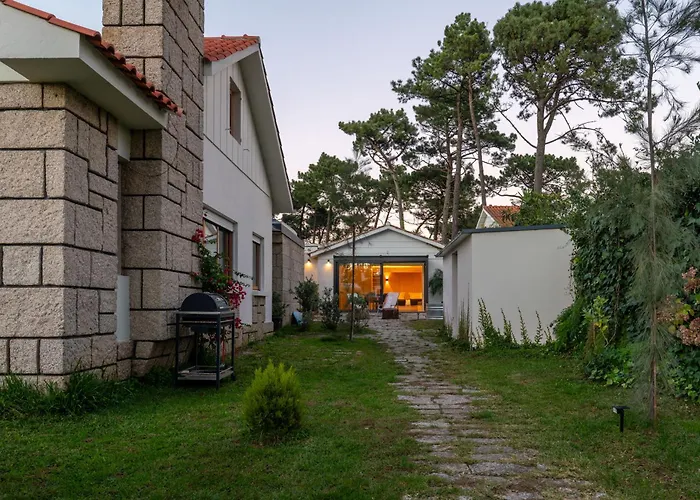 Villa Premium Retreat With Garden By Hostwise *