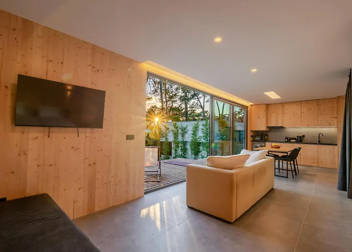 Premium Retreat With Garden By Hostwise Darque